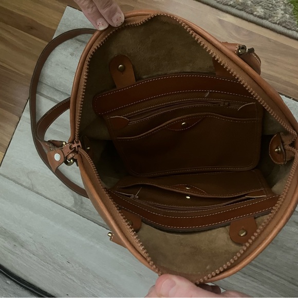 Like new, Dooney & Bourke Saddle Brown Leather Crossbody Bag & wallet. - Picture 7 of 13